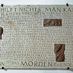 Zu Elias Canetti, 2003, Schriftentwurf Susanne Theumer, Kalksteinintarsie, Eisengüsse, w. 100 cm